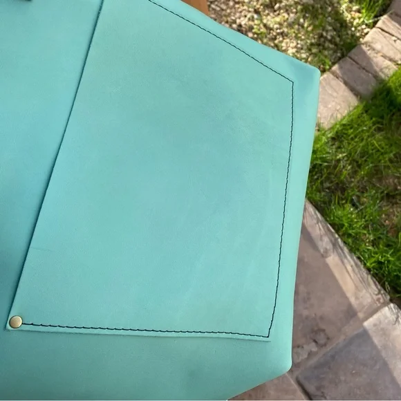 SOLD Portland Leather Goods Mint Smooth Leather Tote - Picture 4 of 16